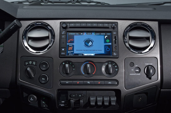 هموطن آنلاين - خودروي Ford F-150  مجهز به يك رايانه پيشرفته با 2 گيگابايت حافظه و پرت USB براي جهت يابي و با قابليت اتصال به اينترنت است.