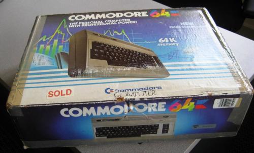 هموطن آنلاين - تصوير نمايي از Commodore 64 رايانه محبوب دهه 80 را نشان مي دهد.