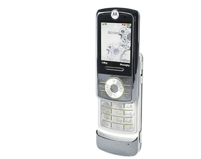 هموطن آنلاين - Rokr Z6m از جمله گوشي هاي تازه وارد شركت موتورولاست كه 130 دلار قيمت دارد. اين گوشي باريك و زيباست.