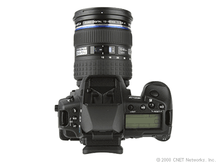 هموطن آنلاين - دوربين ديجيتال تازه Olympus E-3 با لنزهاي حرفه اي متنوع 2000 دلار قيمت دارد.