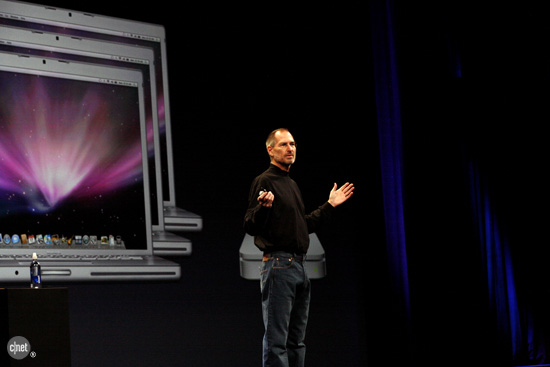 هموطن آنلاين - جابز در نمايشگاه امسال Macworld  نوت بوك جديد اين شركت را به نمايش گذارده است. نوت بوك ياد شده مجهز به نمايشگر 13.3 اينچي LED ،‌ دوربين . پردازنده هاي دوهسته اي تازه اينتل است و قيمت انواع آن از 1800 تا 3100 دلار در نوسان است.