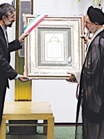 خاتمي ‌ گزارش عملكرد ‌٨ ساله دولت را به مجلس ارائه کرد