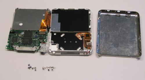 هموطن آنلاين - تصوير نمايي از درون دستگاه iPod Nano شركت اپل را نشان مي دهد.