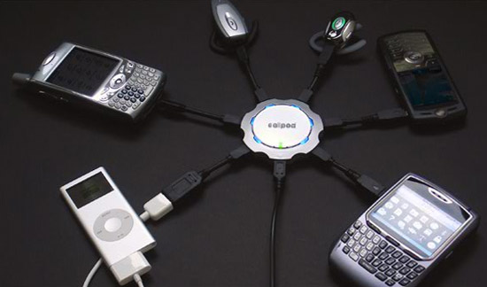 هموطن آنلاين - روزنامه نيويورك تايمز در آخرين روزهاي سال 2007 ميلادي دستگاهي به نام Chargepod كه تنها 50 دلار قيمت دارد را به عنوان يكي از توليدات برتر سال معرفي كرده است. اين وسيله به طور همزمان مي تواند برخي مدل هاي تلفن همراه و iPod, Game Boy, Bluetooth earpiece, Palm organizer, BlackBerry  را شارژ كند.
