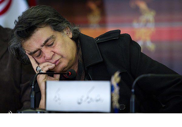 چرت زدن رویگری مقابل خبرنگاران