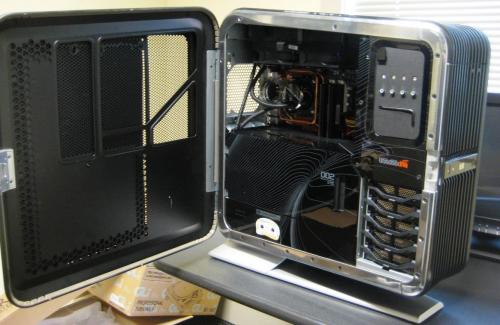 هموطن آنلاين - Blackbird نام رايانه قدرتمند شركت HP است كه مجهز به پردازنده قدرتمند Dual ATI Radeon x2900 XTs و GDDR4 SDRAMاست.