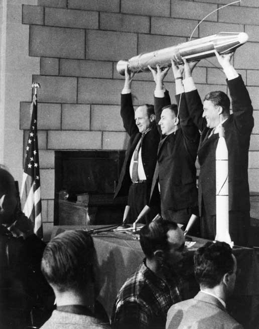 هموطن آنلاين - Explorer 1  نام اولين ماهواره آمريكا بود كه 50 سال قبل در چنين روزهايي روانه فضا شد.